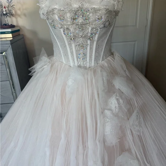 Wedding Dress - Picture 2 of 8